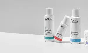 DAHL-produkter för balanserad hud, perfekt för dig med torr och fet hy samtidigt. Rengöring, aktivator, dagkräm och mask.