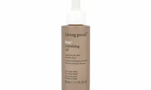Flaska med Living Proof Frizz Vanishing Oil, en lätt olja i håret som motverkar friss och ger glans.