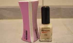 Nagelvårdsprodukter för att jämna ut och släta ut naglar, perfekt för att fixa fula naglar.