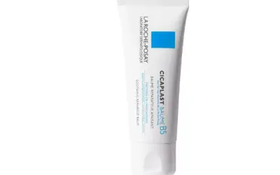 En tub med La Roche-Posay Cicaplast Baume B5, en lugnande och reparerande salva med centella asiatica.
