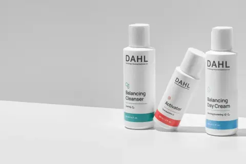 DAHL-produkter för balanserad hud, perfekt för dig med torr och fet hy samtidigt. Rengöring, aktivator, dagkräm och mask.