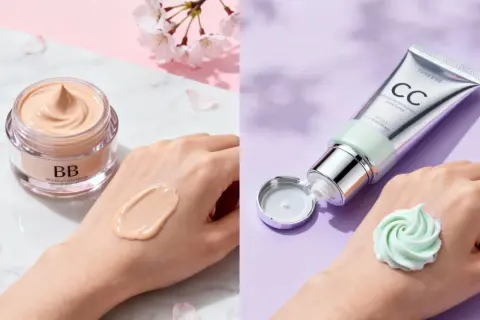 Jämförelse av bb cream vs cc cream: en beige kräm på handen till vänster, en mintgrön kräm på handen till höger.