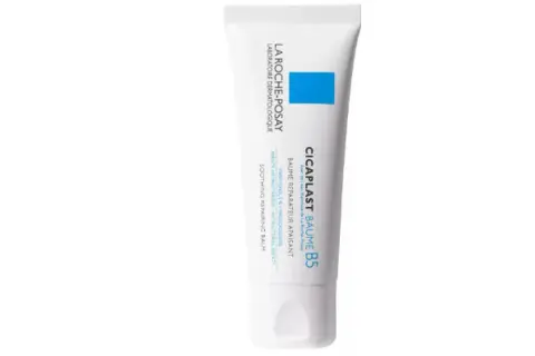En tub med La Roche-Posay Cicaplast Baume B5, en lugnande och reparerande salva med centella asiatica.