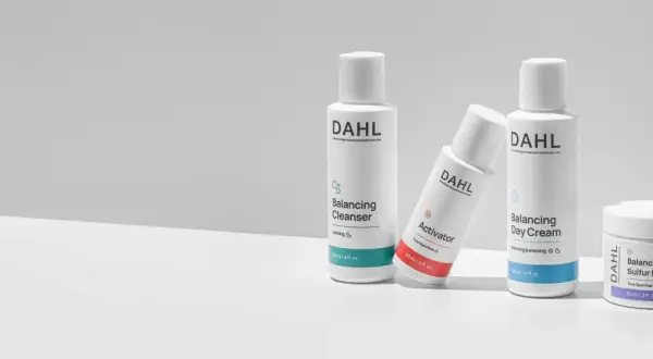 DAHL-produkter för balanserad hud, perfekt för dig med torr och fet hy samtidigt. Rengöring, aktivator, dagkräm och mask.