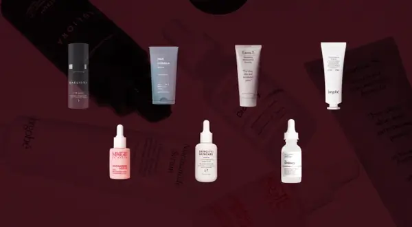 En samling av olika hudvårdsprodukter med niacinamid, som serum och krämer, för en klarare hud.