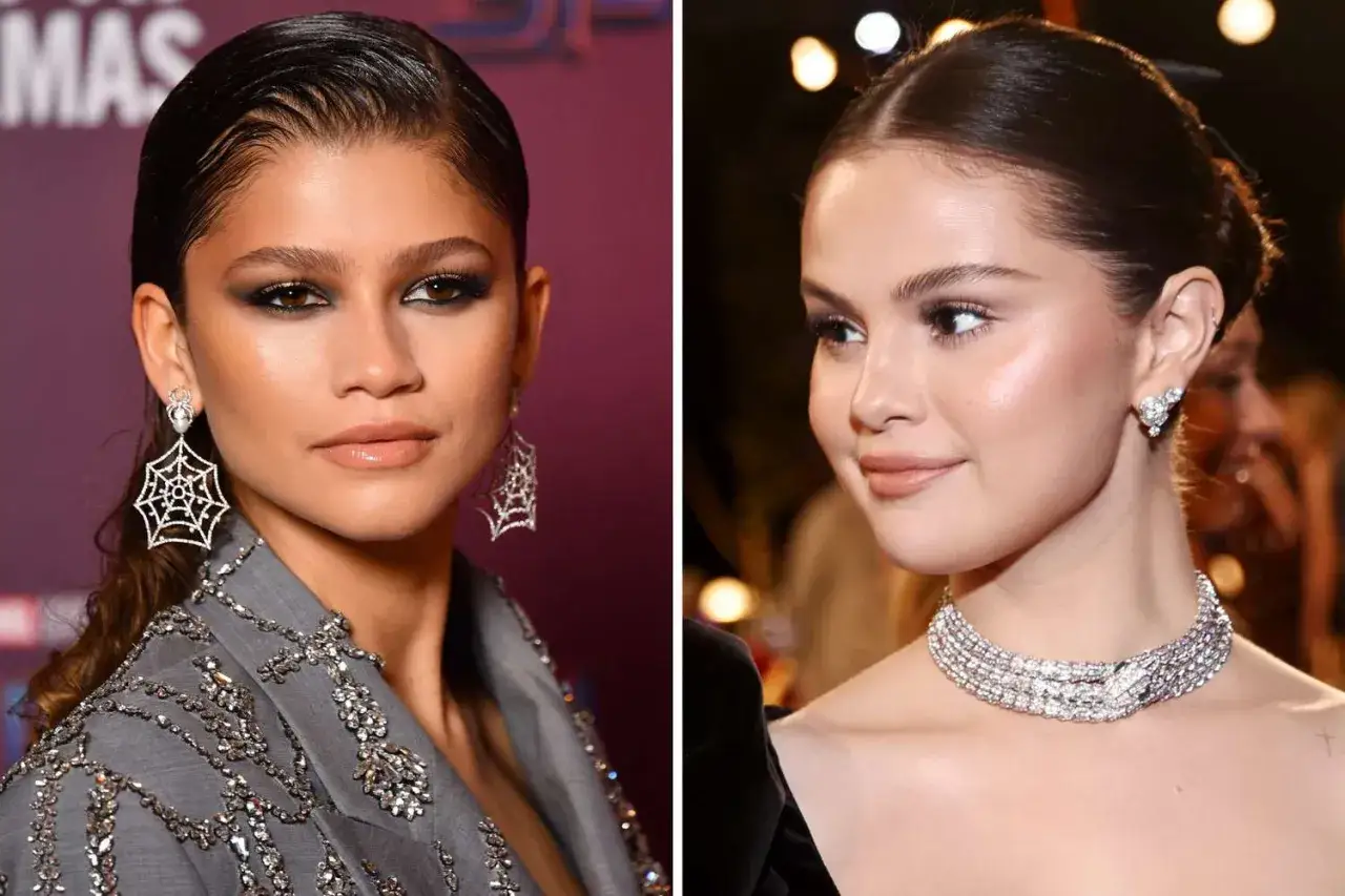 Zendaya med wet look hair och spindel&ouml;rh&auml;ngen, bredvid Selena Gomez med en glittrig choker.