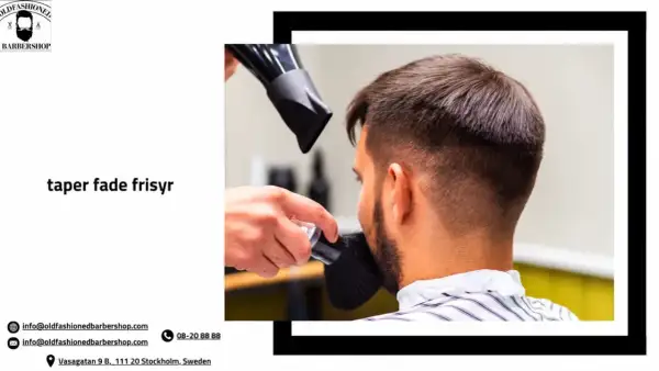 En frisör stylar en herrfrisyr med taper fade. Håret tonas ut snyggt mot nacken.